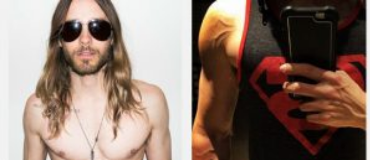 Jared Leto, o Coringa do Próximo Filme do Batman Mostra o Físico Para Viver o Personagem