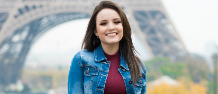 Larissa Manoela ganhou dois carros de aniversário
