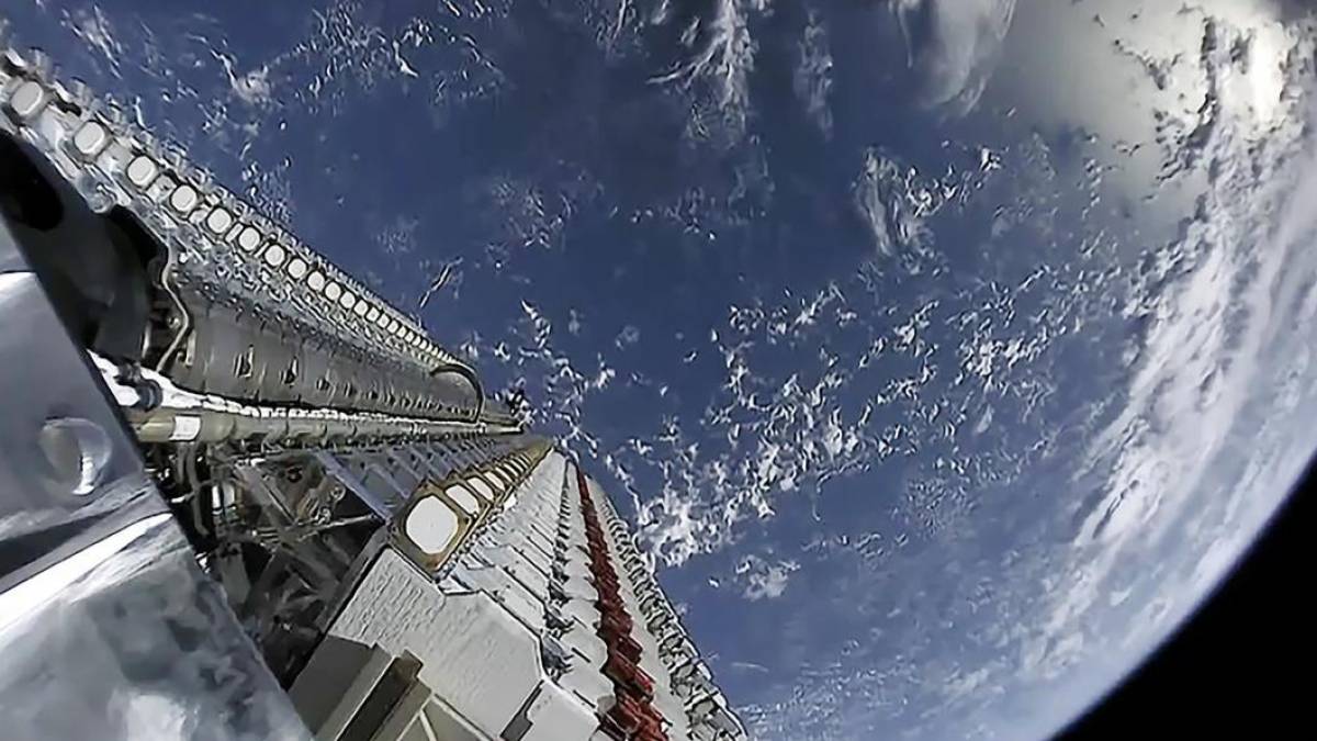 Elon Musk posta no Twitter um curioso vídeo de navio capturando partes do Falcon 9