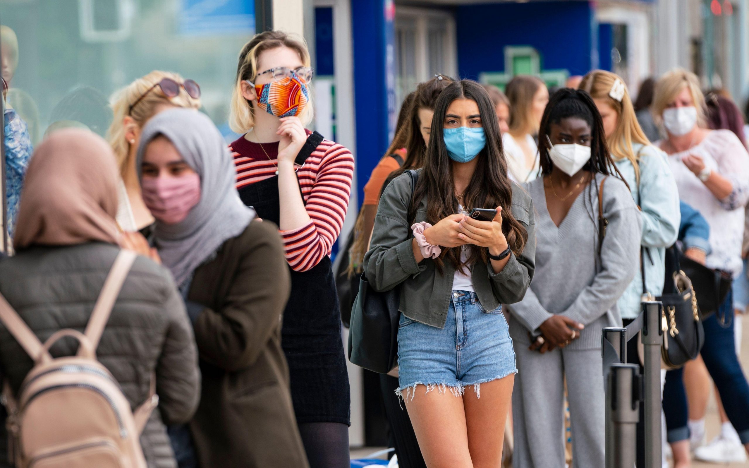 OMS alerta que jovens são os maiores propagadores do COVID-19