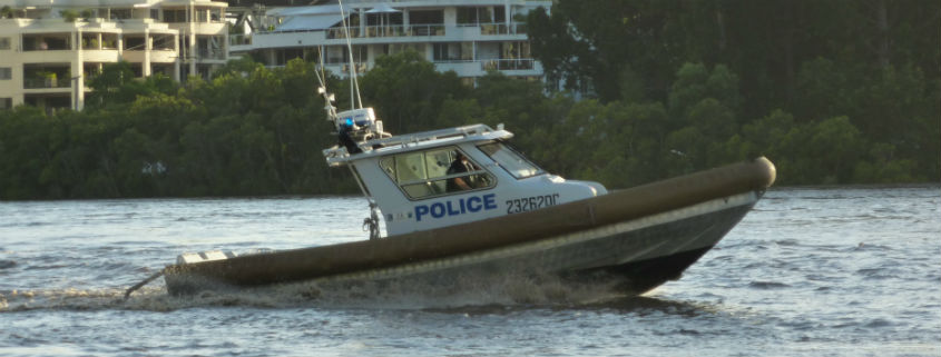 Dois homens morrem depois que o barco em que estavam pescando virou no meio do mar