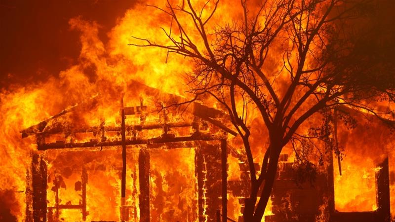 Homem apaga incêndio na California com cerveja