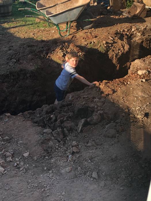 Garoto de 7 anos recebe seu primeiro salários após ajudar construtores
