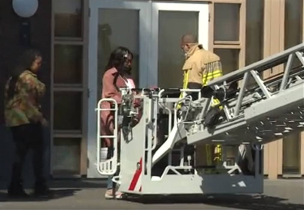 Bombeiros ajudam família a dar seu último adeus a idoso isolado pela quarentena