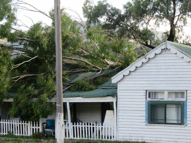 Ventos fortes derrubam andaimes de canteiro de obras em Nova Gales do Sul