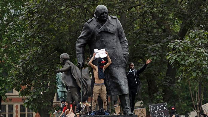 Foto de Winston Churchill some misteriosamente do Google