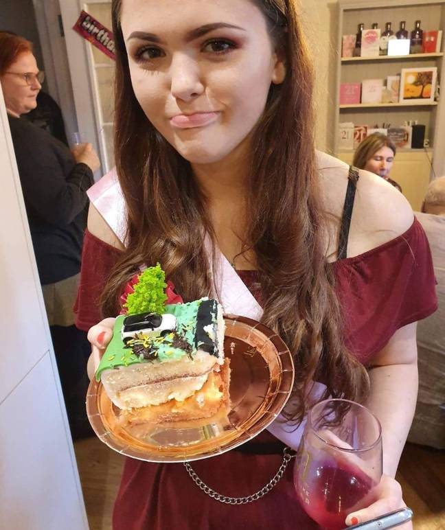 Garota é trolada pela mãe no dia de seu aniversário
