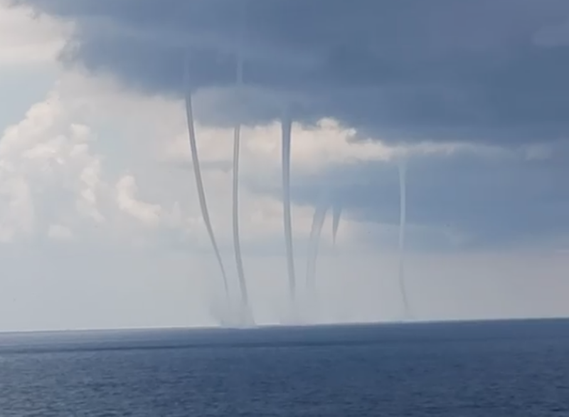 Seis trombas d'água simultâneas são registradas no Golfo do México