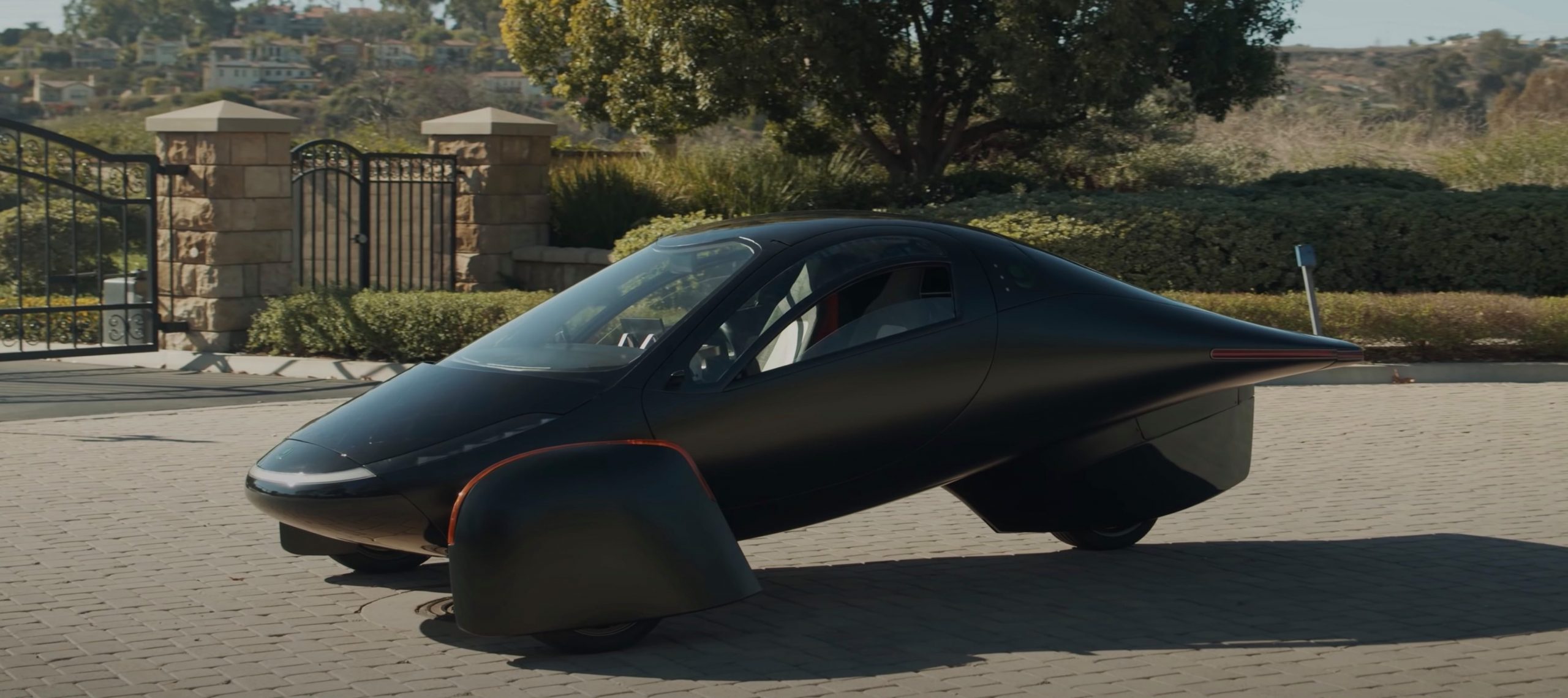 O primeiro carro elétrico do mundo que não precisa ser carregado