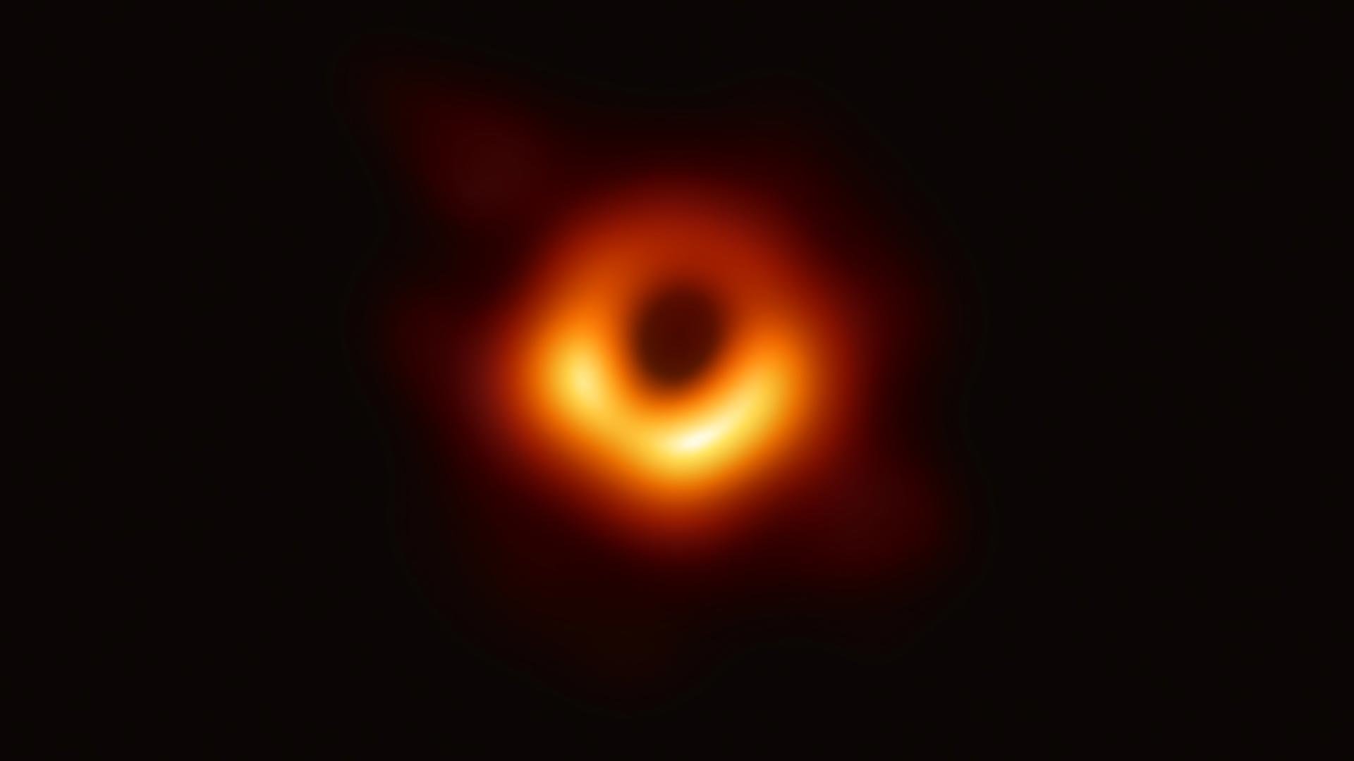 Enormes buracos negros podem ser na verdade buracos de minhoca atravessáveis