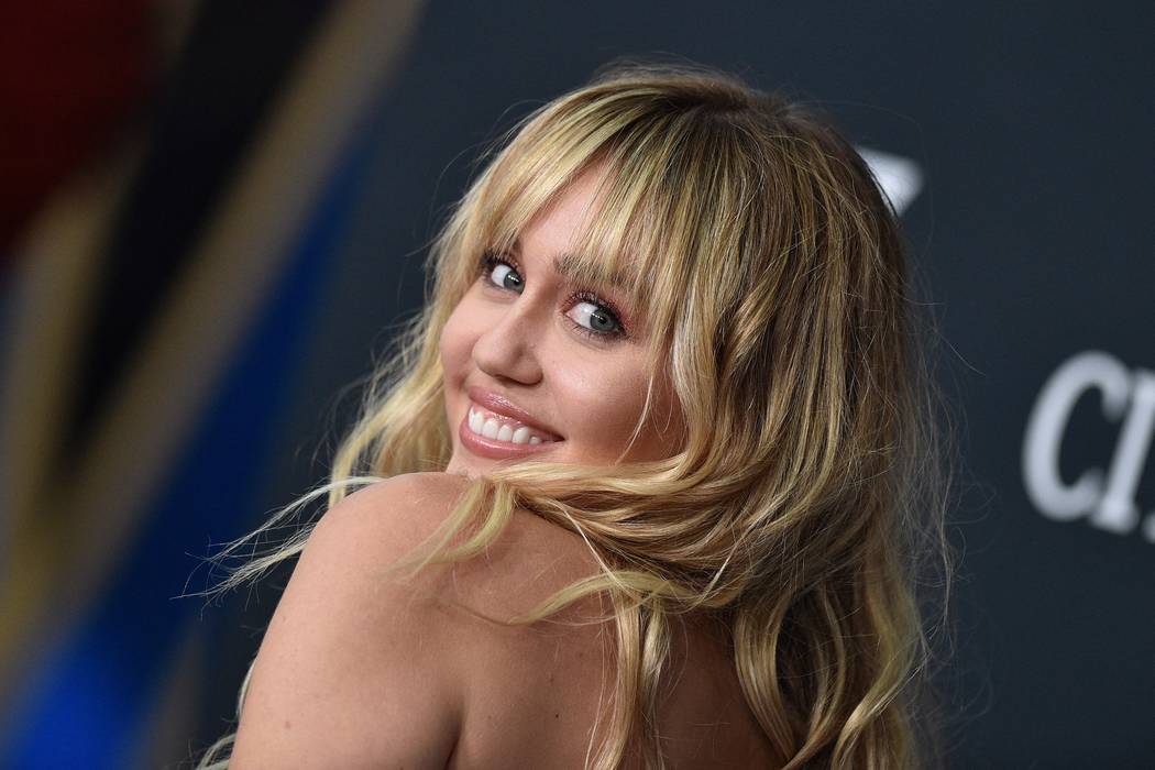 Miley Cyrus fala sobre sua vida sexual durante o Lockdown em entrevista polêmica