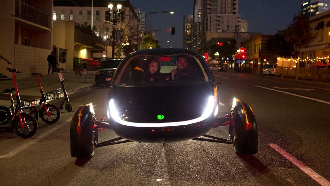 O primeiro carro elétrico do mundo que não precisa ser carregado