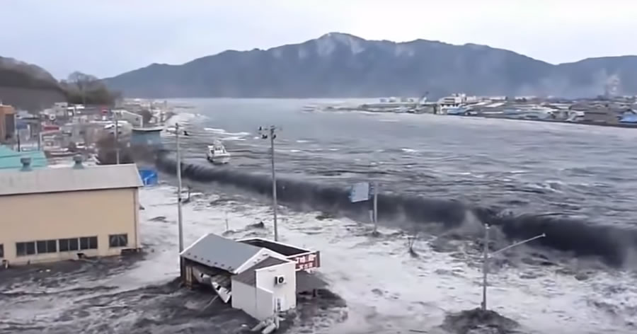 Barco reaparece 10 anos depois do Tsunami no Japão