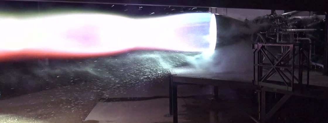 Foguete SpaceX explode na tentativa de pouso após o vôo de teste