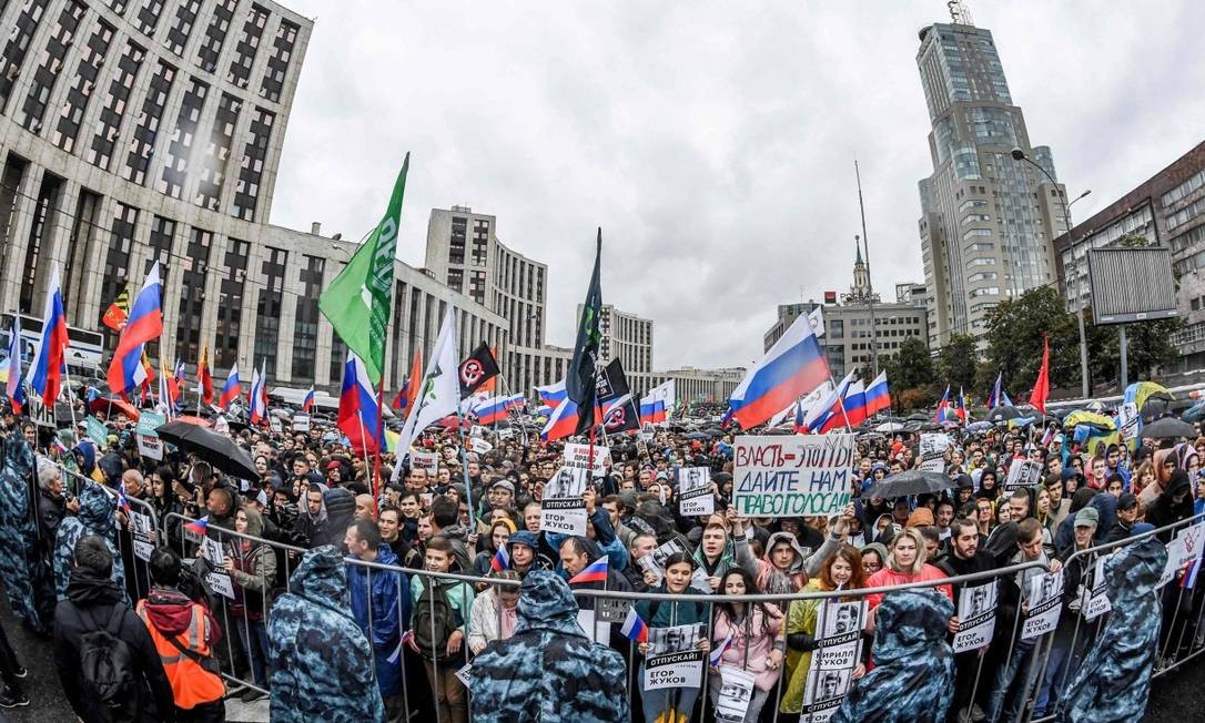 Milhares de presos na Rússia após protestos contra o presidente